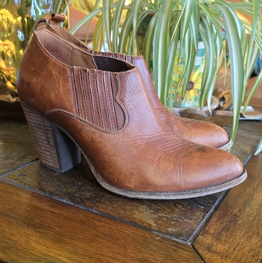 Frye Llana Pull On Cognac Leather Boots